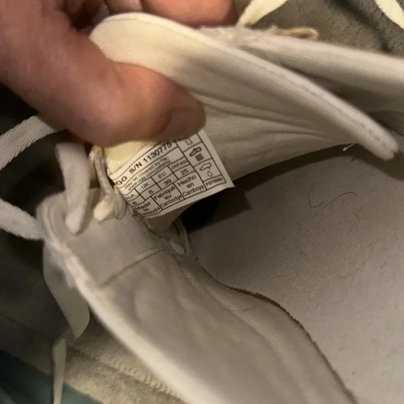 UGG Alameda Lace Sneakers cute and comfy! - Picture 6 of 7